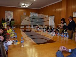 Сурвакарчета от ДГ“Славейче“ се срещнаха с ръководството на Община Разград на Игнажден