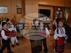 Сурвакарчета от ДГ“Славейче“ се срещнаха с ръководството на Община Разград на Игнажден