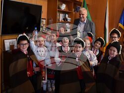 Сурвакарчета от ДГ“Славейче“ се срещнаха с ръководството на Община Разград на Игнажден