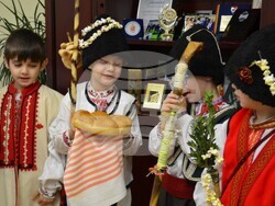 Видин - Коледарчета поздравиха общинското ръководство