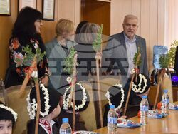 Видин - Коледарчета поздравиха общинското ръководство