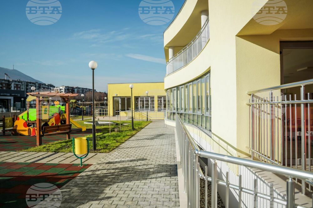 Първата детска градина в квартал "Манастирски ливади - Изток" приема 200 деца от януари догодина, съобщи столичният кмет