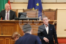 Парламент - извънредно заседание