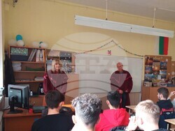 Под егидата на Асоциацията на прокурорите магистрати от Апелативна прокуратура – Варна се срещнаха с ученици от СУ „Свети Климент Охридски“