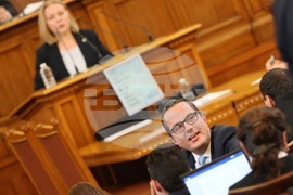 Парламент - извънредно заседание