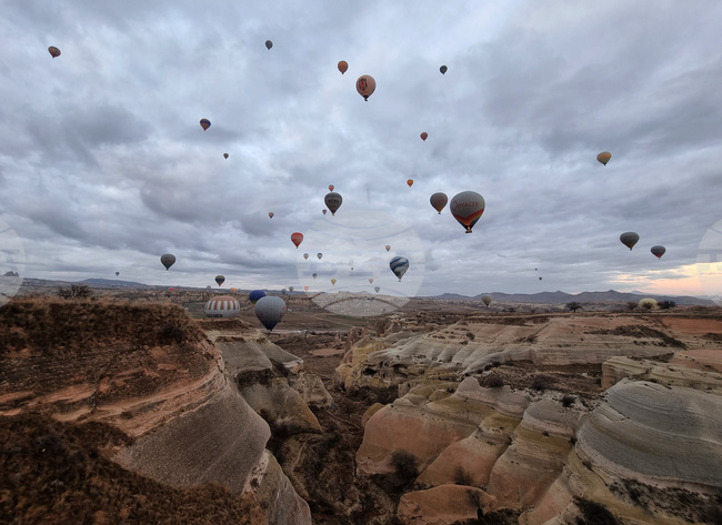 Рекорден брой туристи са летели с балони с горещ въздух в Турция през 2024 г.