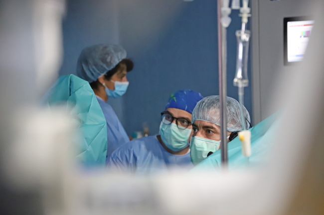 Медици от 7 държави на курс при уролозите от ВМА