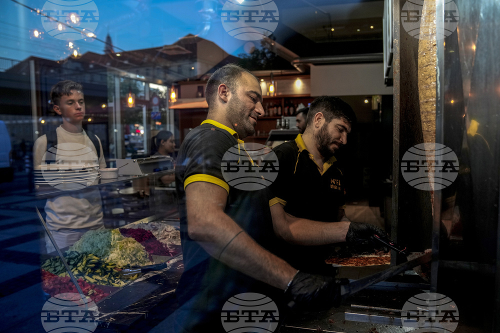 Общо 648 души са с хранително отравяне от дюнери в Турция; собствениците на заведението са арестувани