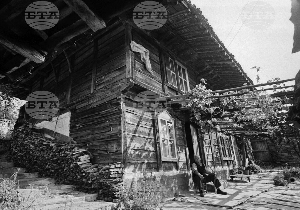 Село Катунище през 1982 година