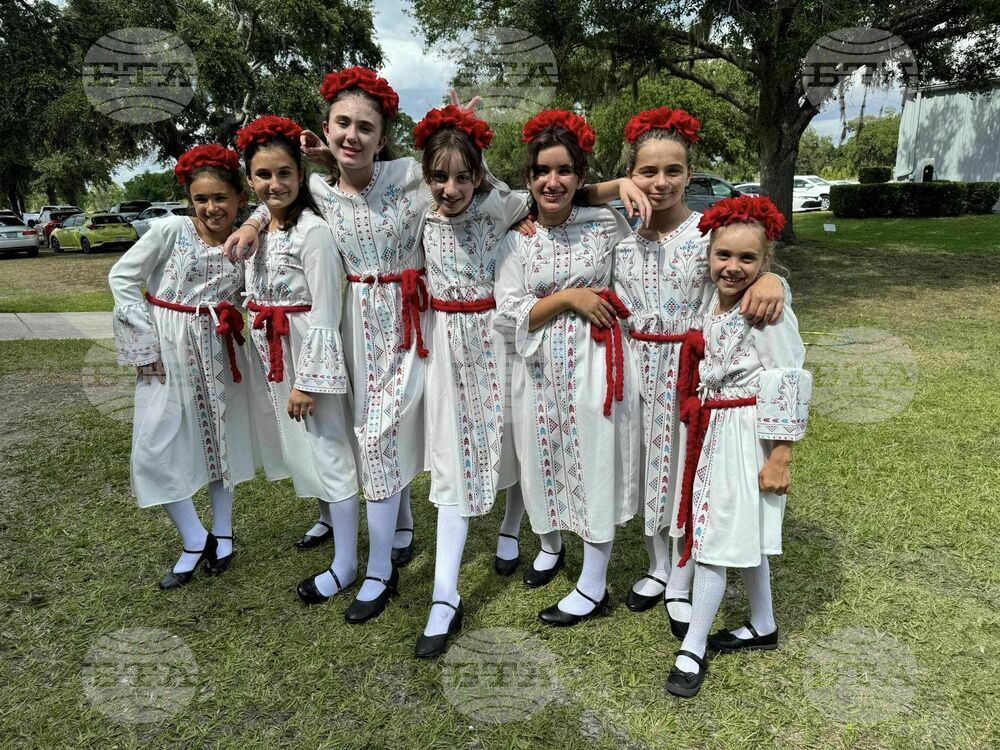 Танцов клуб „Хоро“ от Сарасота обяви дарителска кампания за закупуване на костюми и реквизит за детската фолклорна група