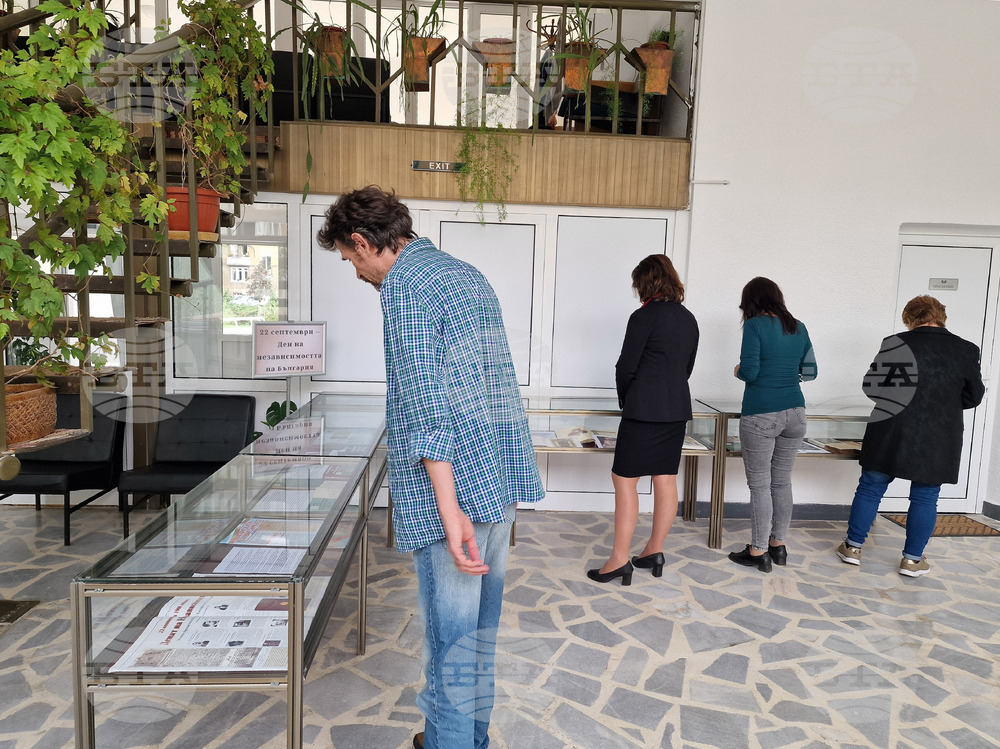 Разград - изложба - библиотека