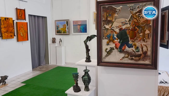 Коледна изложба в ямболската галерия „Стойчев“ обединява 37 автори от страната с над 100 творби