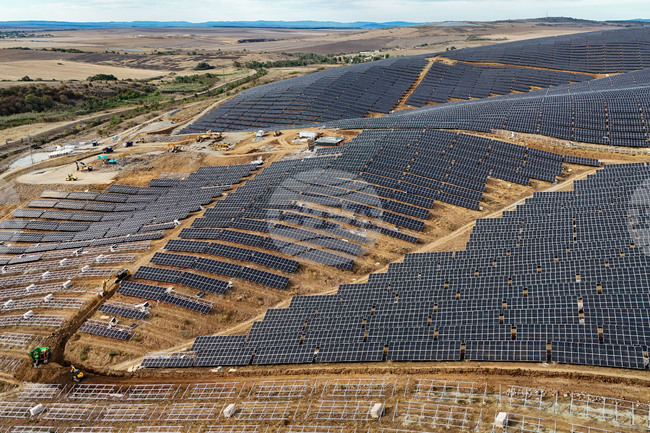 Село Черни връх - фотоволтаична централа - изграждане