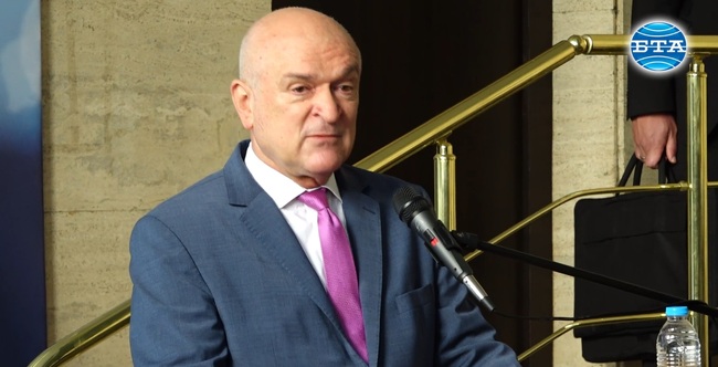 В залата за удостоверяване на машините за изборите вече ще има звук, каза служебният премиер Димитър Главчев