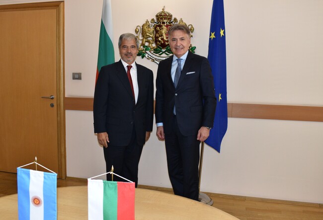 МИИ: Министър Николов и посланикът на Аржентина си поставиха за цел да подобрят икономическите отношения