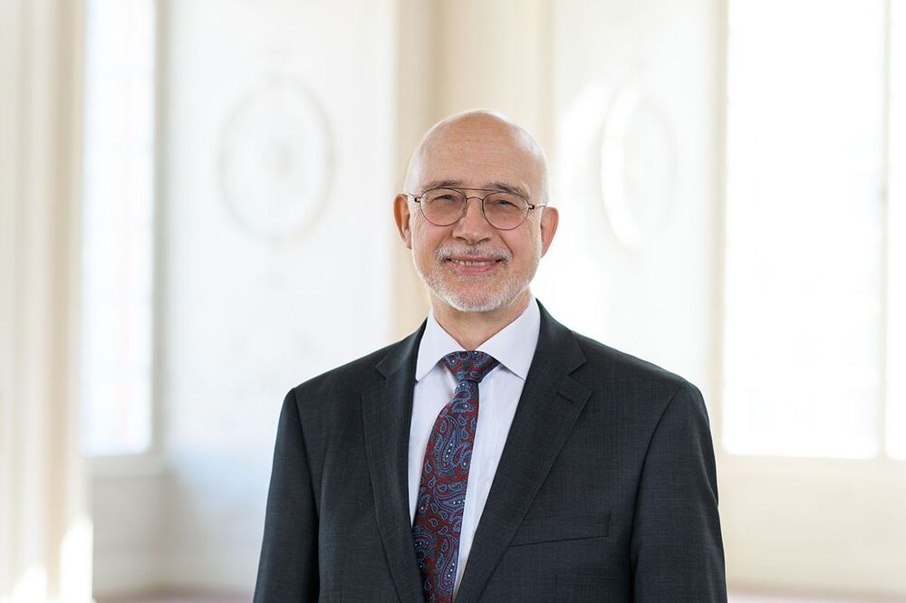 УНСС удостоява с почетното звание „Доктор хонорис кауза на УНСС“ ректора на Университета в Манхайм професор Томас Пул