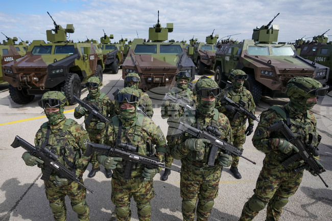 Вучич обсъди заплахите, предизвикателствата и състоянието на сръбската армия с представители на генералния щаб и министерството на отбраната