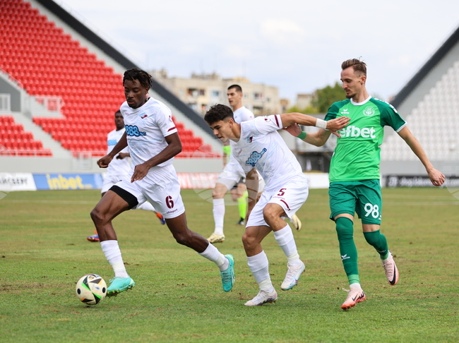 Септември трансферира дефанзивният халф Виктор Очаи в Израел