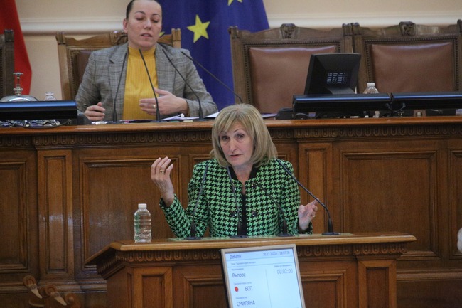 Смиляна Нитова: Министърът на икономиката е оттеглил дело срещу човек, ощетил ДКК с близо 1 млн. лева