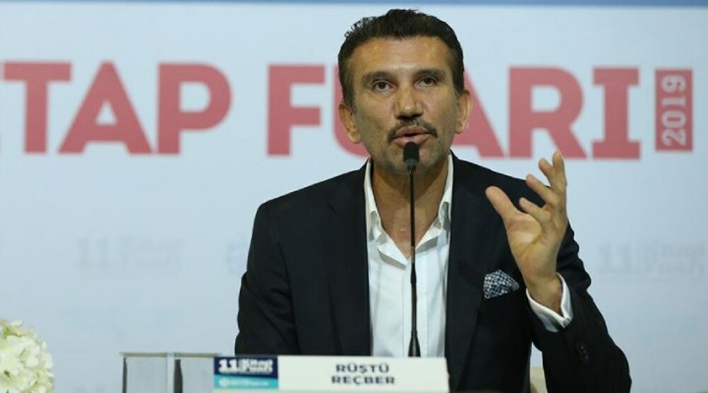 Легендарният турски вратар Рюстю Реджбер е подал оставка от директорската си позиция в местната федерация