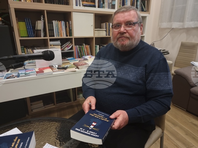 Литературният критик Георги Николов стартира проект за издаване на антология на съвременни български автори, живеещи в Германия