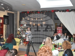 Концерт, наречен „Коледно чудо“, се състоя в наскоро откритата Арт-кафе-книжарница в Ловеч