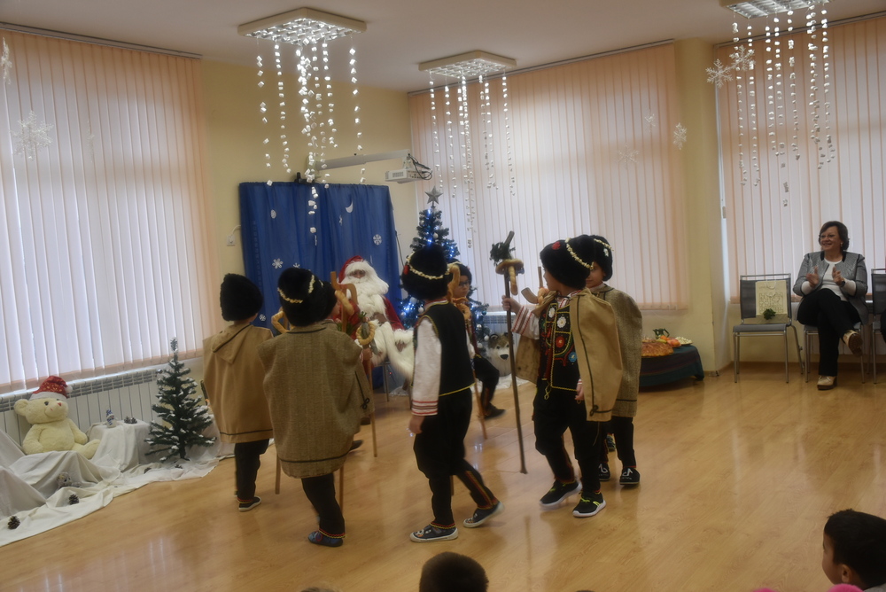 Община Ловеч: Кметът на Ловеч гостува на ясла „Мечо Пух” и детските градини „Първи юни“ и „Радост“