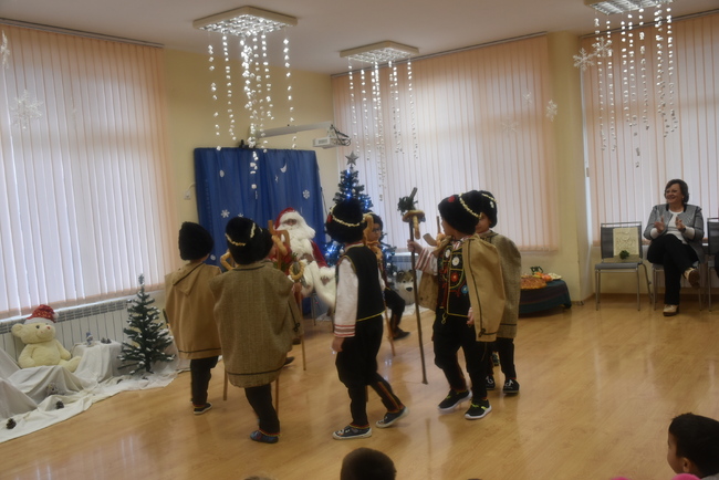 Община Ловеч: Кметът на Ловеч гостува на ясла „Мечо Пух” и детските градини „Първи юни“ и „Радост“