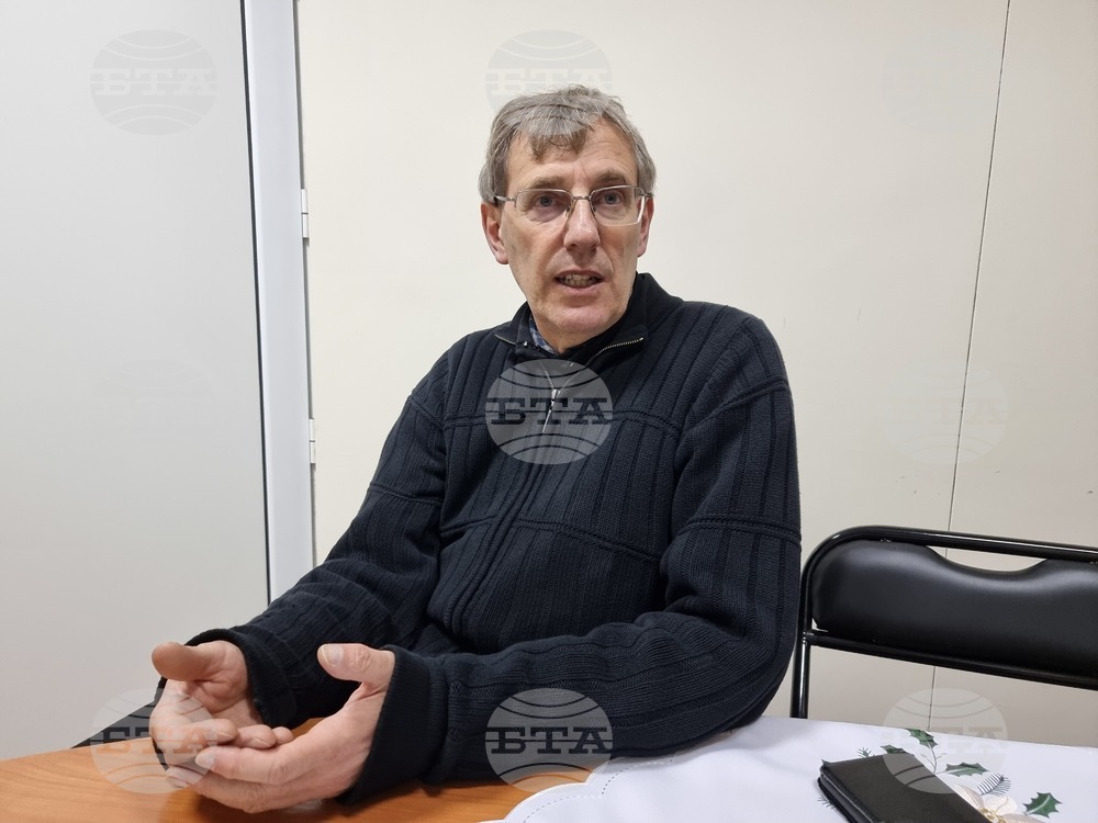 Хората трябва да намерят мира преди всичко в себе си, казва отец Валтер Горра от Русе
