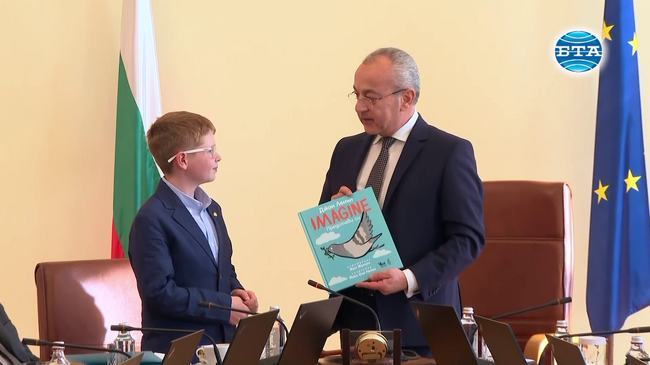 Мечтите на едно дете са най-добрите пожелания към всички в навечерието на Рождество, заяви служебният премиер Гълъб Донев