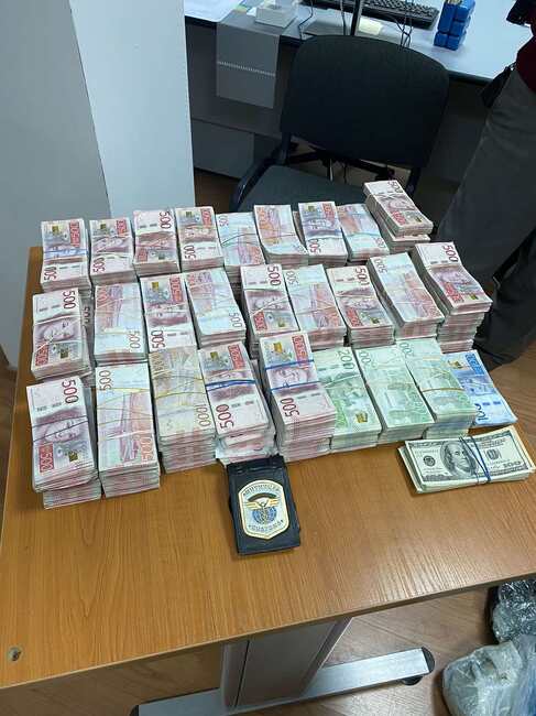 Агенция "Митници": Недекларирана валута на стойност 1 011 038 лв. откриха митническите служители от ТД Митница Русе