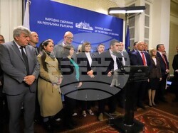 Любослав Костов, главен икономист на КНСБ, по време на съвместния брифинг на синдикатите с парламентарната група на „БСП за България“ в Народното събрание.