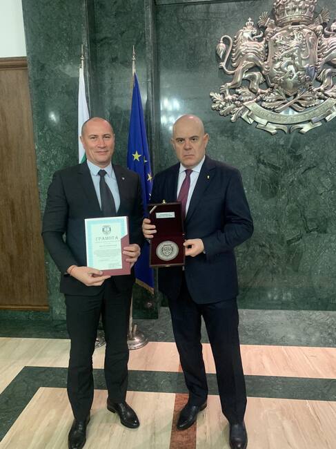 Прокурор Иво Радев от  Окръжна прокуратура – Плевен е награден с отличие от главния прокурор на Република България 