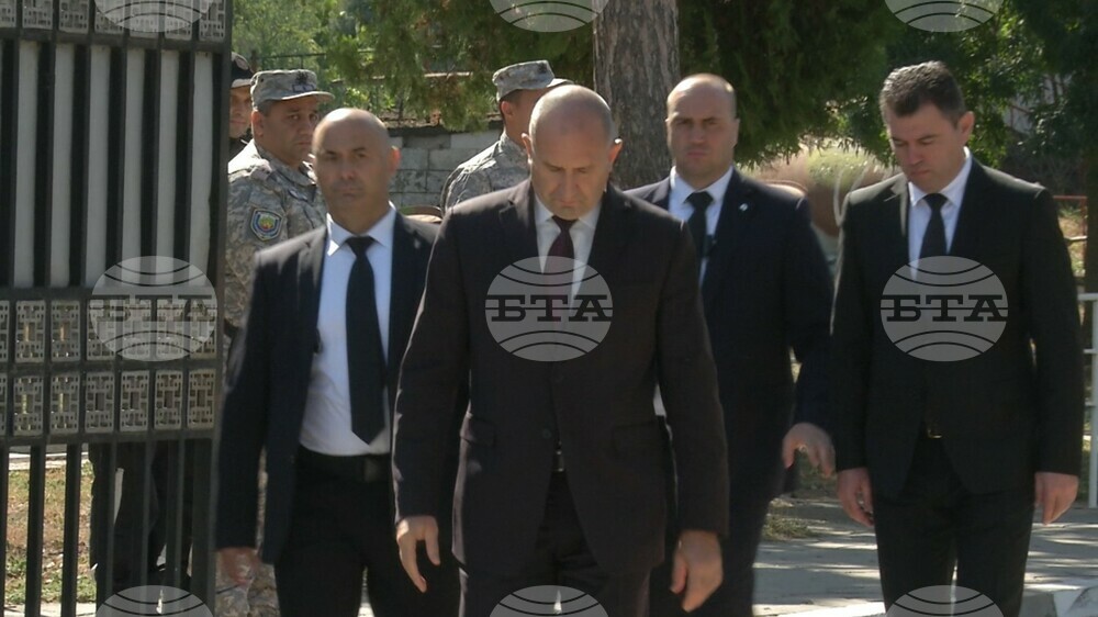 President, Senior Officers Pay Last Respects to Pilots Who Died in Graf Ignatievo Tragedy