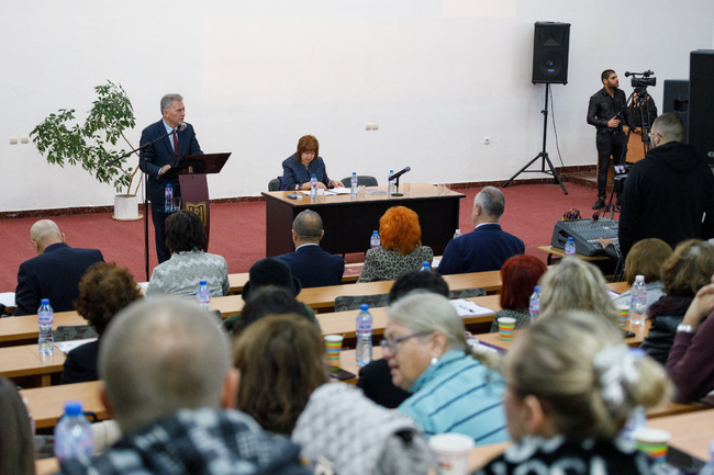 На заседание на Общото събрание ректорското ръководство на ЮЗУ „Неофит Рилски“ отчете почти на 100% реализиран план-прием, ръст в спечелването на проекти и повишаване на публикационната активност