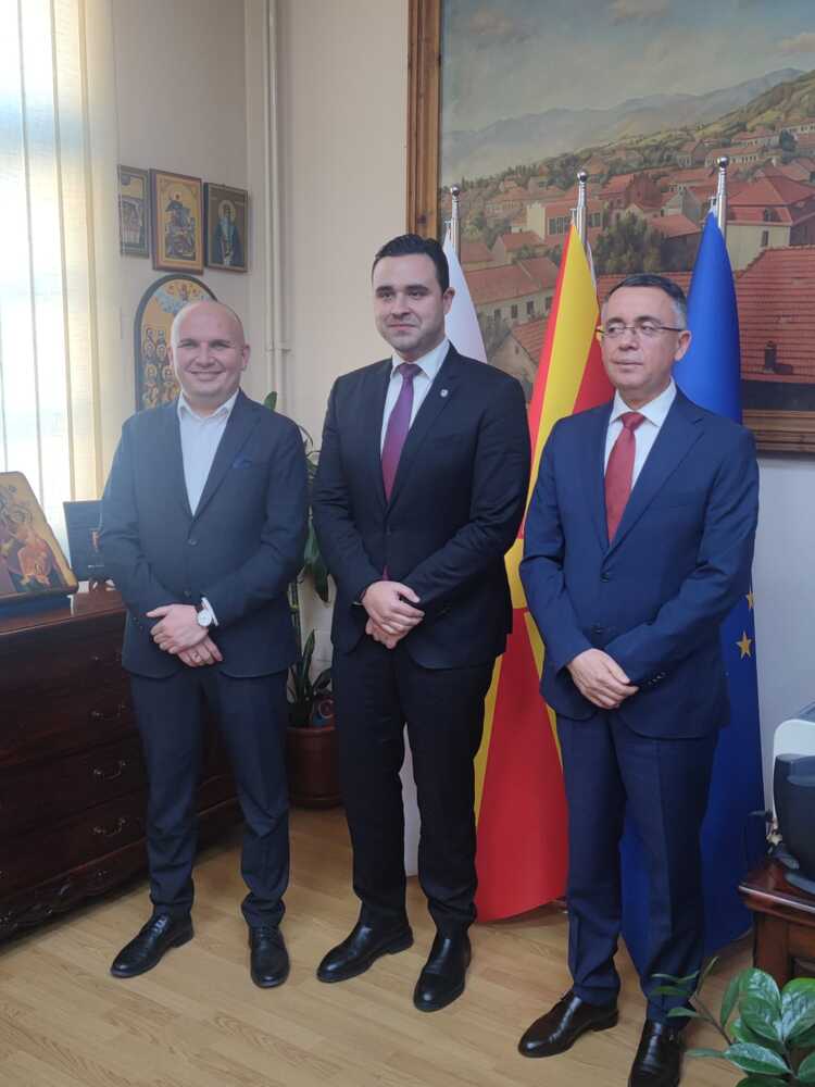 Илхан Кючюк побратими общините Кърджали и македонската Струмица