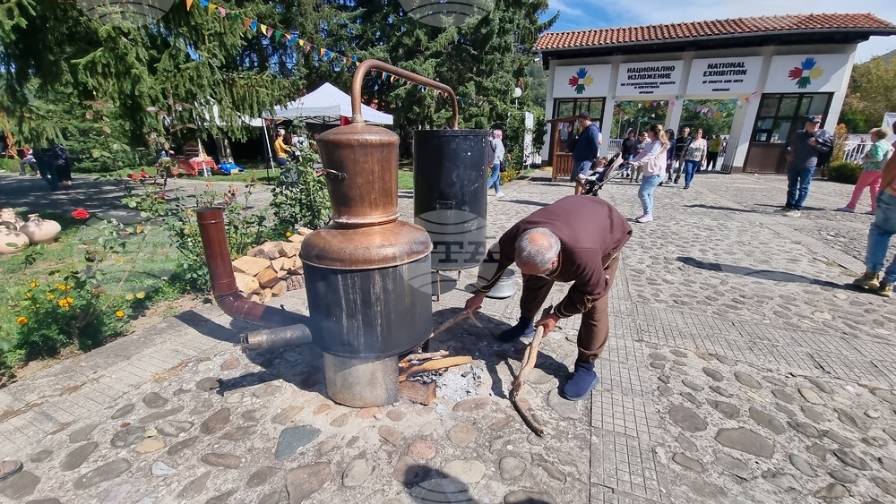 Село Орешак - Български фестивал на сливата