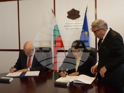    Министър Минеков и Н. Пр. г-жа Лхагвасурен Саянаа подписаха програма за сътрудничество в областта на културата, образованието и науката между България и Монголия