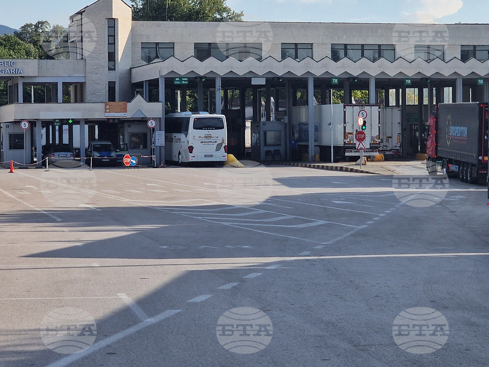Интензивен е трафикът на изход за товарни автомобили на граничните пунктове "Дуранкулак" и ''Кардам''