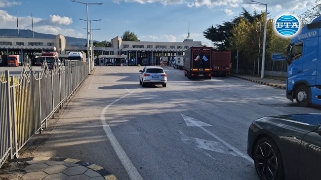 Спокоен е трафикът на граничен пункт „Кулата“ на изход към този час и преминаването е без изчакване