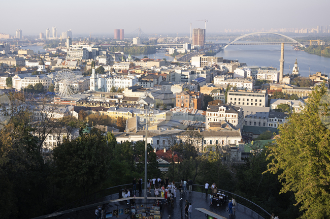 Двама души загинаха при експлозия на пазар в Киев