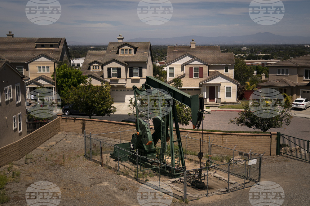 Напрежението около Иран поставя под въпрос обещанието на Тръмп за спад на цените на петрола до 50 долара за барел, пише германско списание 