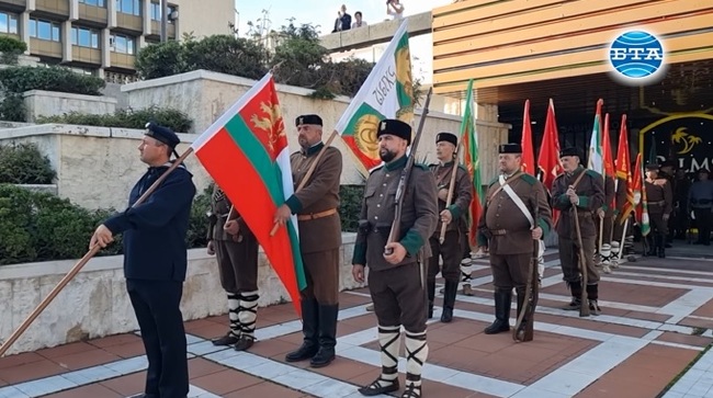 Шествие с реплики на исторически знамена премина през централните улици на Благоевград по повод Деня на независимостта на България