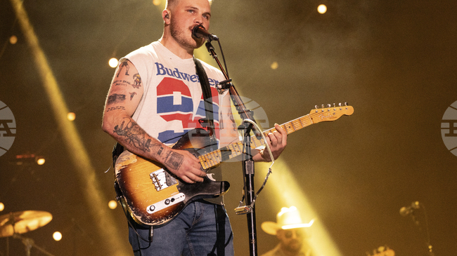 Американският кънтри певец Зак Брайън сключи брак със Саманта Ленард 