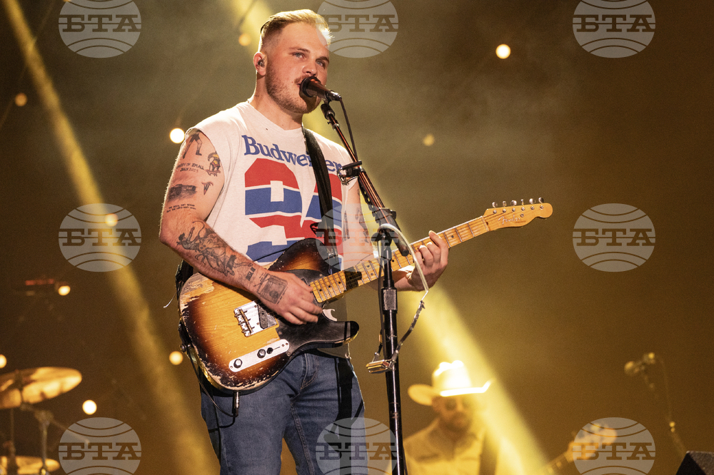 Американският кънтри певец Зак Брайън сключи брак със Саманта Ленард 