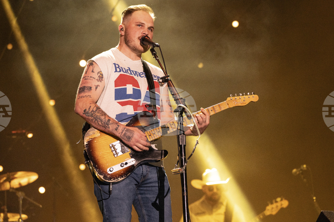 Американският кънтри певец Зак Брайън сключи брак със Саманта Ленард 