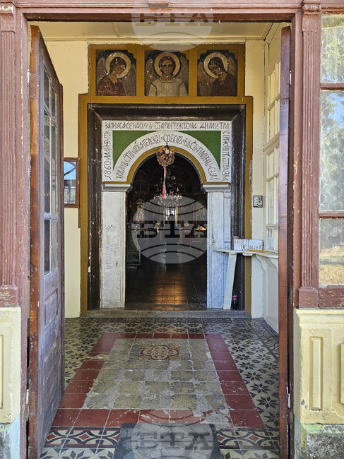 Червена вода - храм „Свети Архангел Михаил"