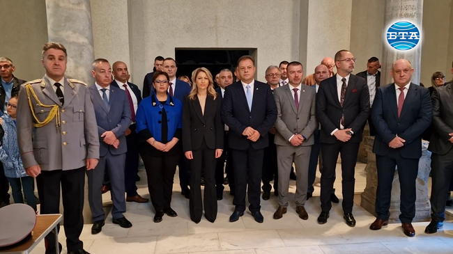 На днешния ден България поставя последния елемент в своята корона да бъде независима, суверенна и равноправна, каза Рая Назарян