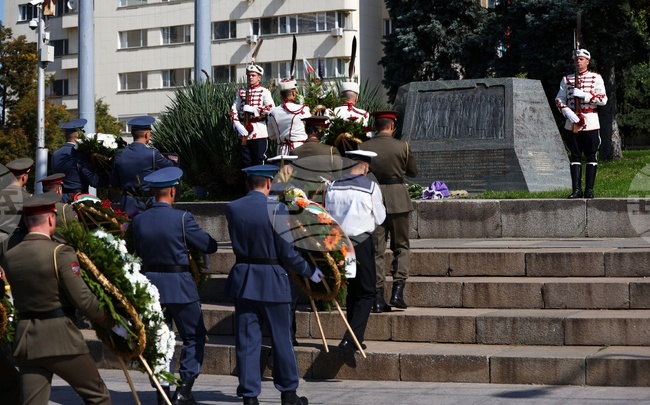 Ден на независимостта на България - паметник