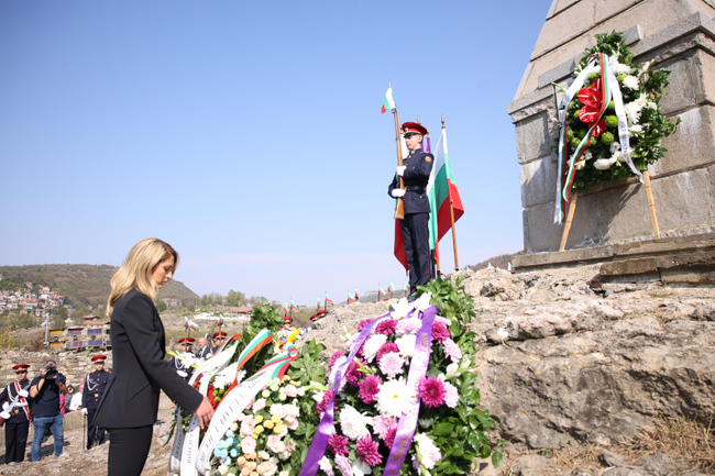 Председателят на Народното събрание Рая Назарян беше начело на празничното шествие във Велико Търново по повод 116-ата годишнина от обявяването на Независимостта на България